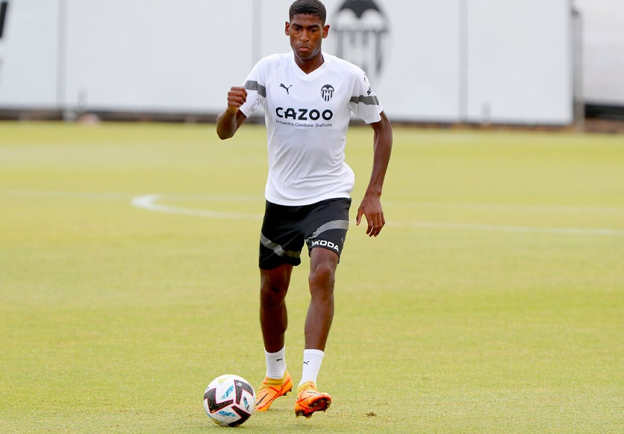 关于西甲清晨走向成谜，AC米兰止住颓势，压力陡增，赛季目标并未改变的信息